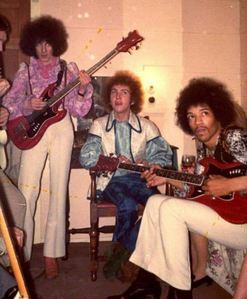 Noel Redding and Jimi Hendrix with Hagstrom H8