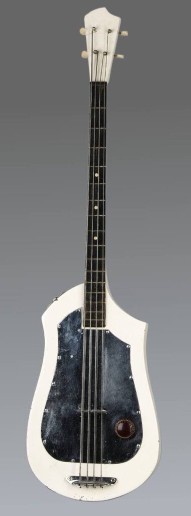 白いAudiovox 736