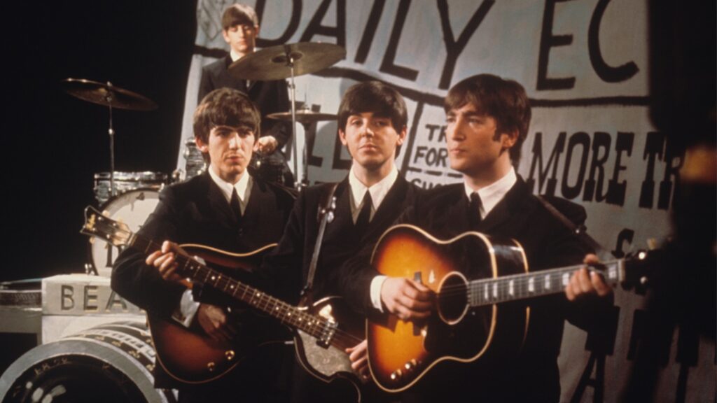 J-160Eを弾くJohn LennonとGeorge Harrison