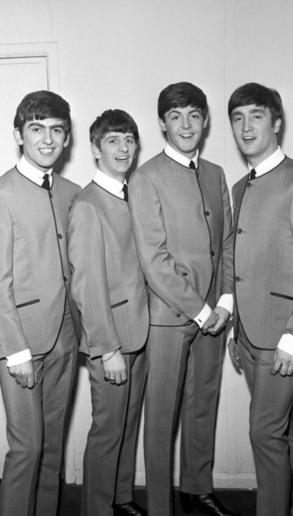 襟なし服のBeatles