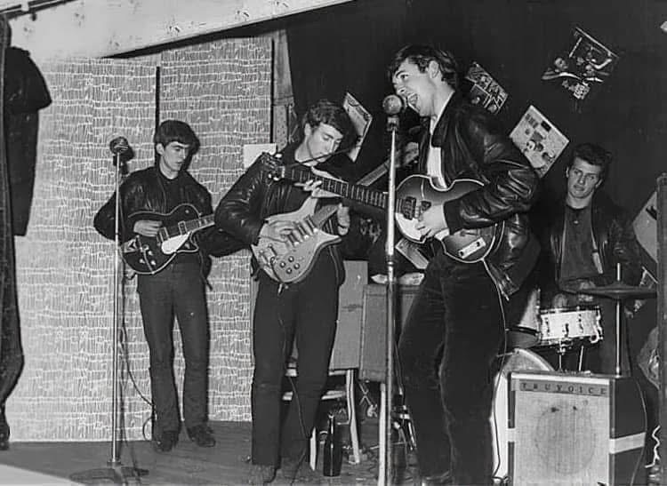 演奏中のBeatles