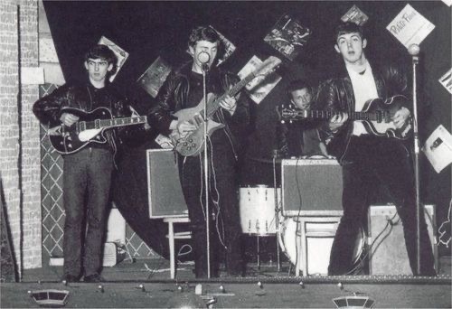 演奏中のBeatles