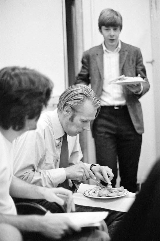 食事中のGeorge Martin